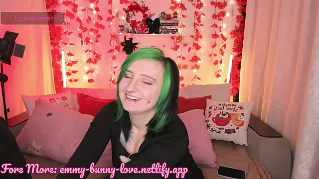 Snapshot of EmmyBunny chatting on September 29, 4:56 pm EmmyBunny online show from September 29, 4:56 pm
