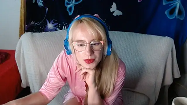 69liamilk69 online show from June 25, 5:12 am
