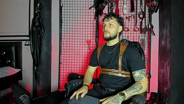 Twisted Fantasy online show from March 31, 3:28 am