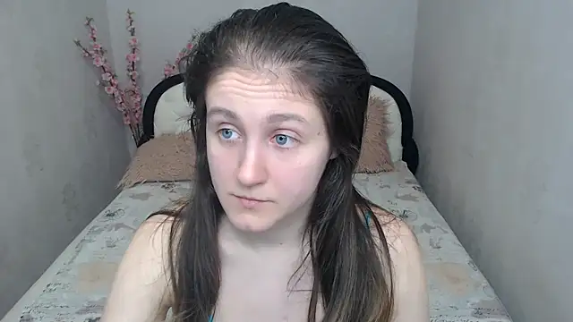 Holliy Cooper online show from April 22, 8:00 am