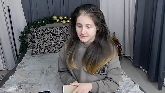 Holliy Cooper online show from January 13, 9:13 am