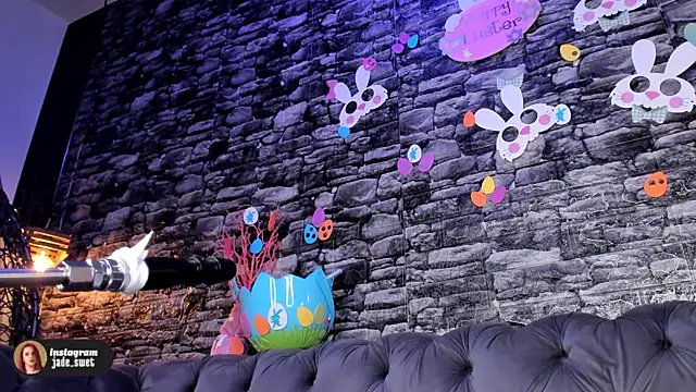 jade swet online show from April 5, 9:19 am