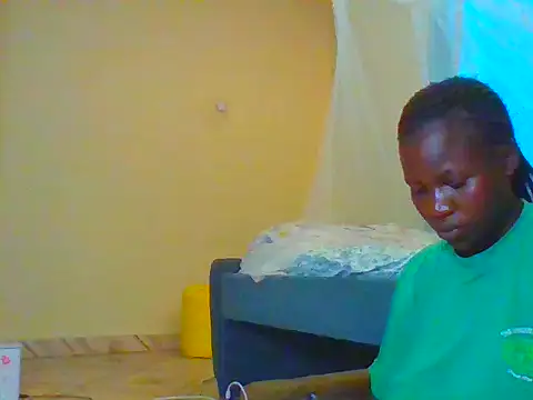 prettychic5 online show from March 18, 7:35 am