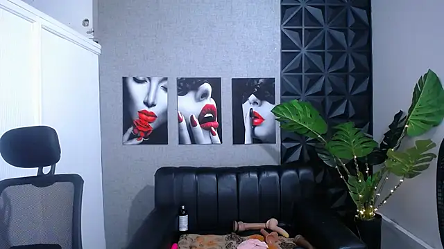 Valentinaa mature online show from April 9, 6:19 am