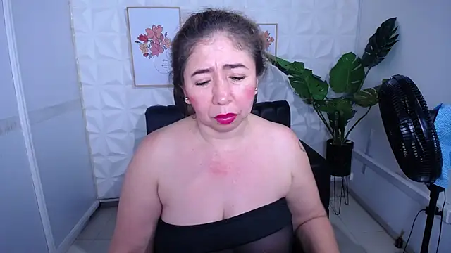 Valentinaa mature online show from November 21, 12:23 am