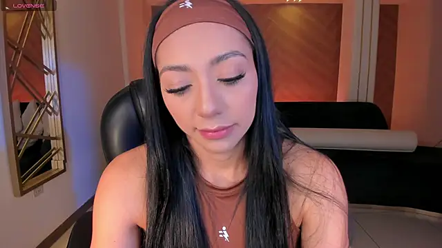 LizzHamilton   online show from November 28, 9:40 pm