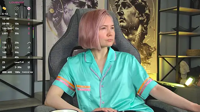 ReiYosimoto online show from November 3, 4:44 pm